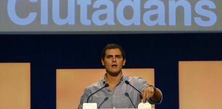 El presidente de Ciudadanos Albert Rivera, participa en un acto de campaña en el Auditorio La Farga en L'Hospitalet del LLobregat