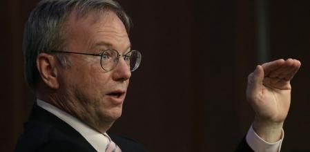 Aunque los padres no puedan controlar todos los aspectos de la vida digital de sus hijos, sí pueden implicarse más, asegura el directivo