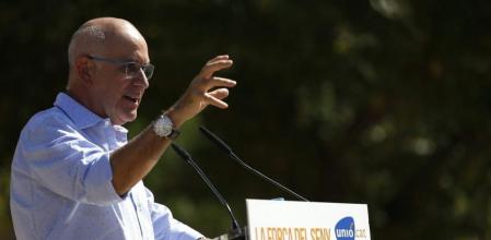 El presidente de UDC, Josep Antoni Duran Lleida, durante su intervención en el acto central de campaña de Unió en Santa Coloma de Gramanet para apoyar al cabeza de lista del partido para el 27S, Ramon Espadaler