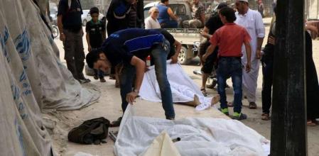 El impacto de varios proyectiles en un mercado de Alepo, Siria, ha dejado cerca de una veintena de muertos