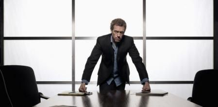 El doctor House es el icono del médico que, por brillante que sea, puede sufrir una adicción como cualquier otro ciudadano. En su caso a la vicodina. Otra serie de televisión, Nurse Jackie, mostró la realidad de enfermeras que abusan de las drogas disponibles en el trabajo para aguantar el ritmo profesional.