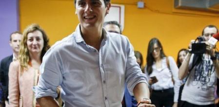 Albert Rivera vota en el Colegio Santa Marta de L¿Hospitalet de Llobregat