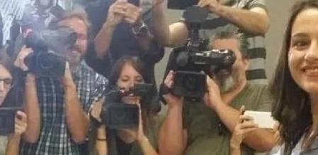 Inés Arrimadas vota acompañada de familiares