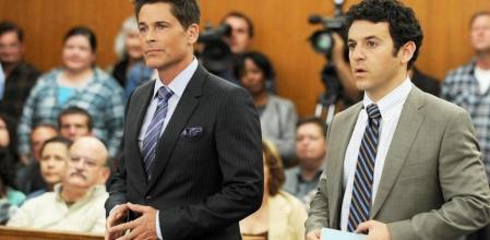 Rob Lowe y Fred Savage en una imagen de 'The Grinder'.