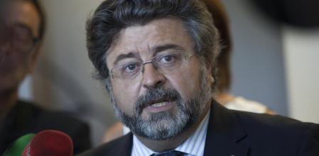 Antoni Castellà atiende a los medios de comunicación tras su expulsión de Unió