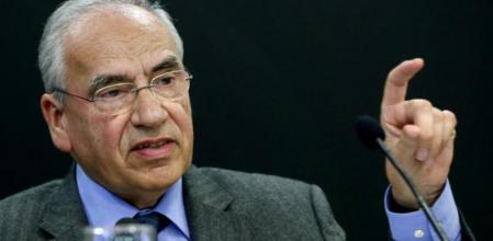 El presidente de la Fundación Pablo Iglesias y exdirigente del PSOE, Alfonso Guerra, interviene en la presentación del portal institucional dedicado a la Fundación Pablo Iglesias en la página web de la Biblioteca Virtual Miguel de Cervantes, hoy en Madrid.