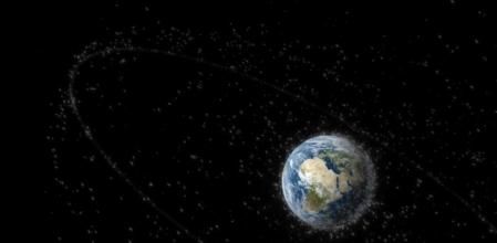 Basura espacial orbitando alrededor de la Tierra