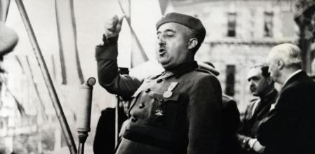 Francisco Franco en un discurso en Bilbao durante la Guerra Civil, en 1939