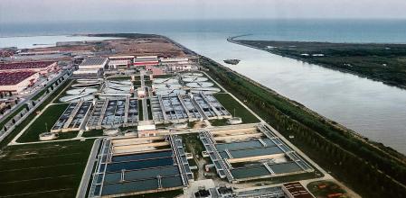 La desembocadura del Llobregat y la depuradora del Prat&nbsp;