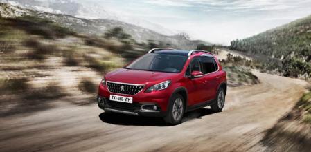 El Peugeot 2008 exhibe una nueva calandra, con lamas verticales y el logo incorporado