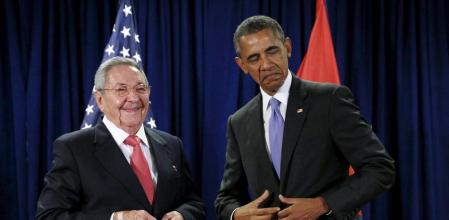 Obama y Castro posan justo antes de iniciar su reunión en Nueva York, en 2016. 