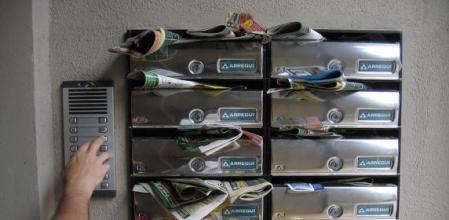 BUZONES LLENOS DE PUBLICIDAD TARRAGONA