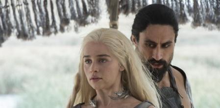 Emilia Clarke como nuestra querida Khaleesi en una imagen de la sexta temporada.