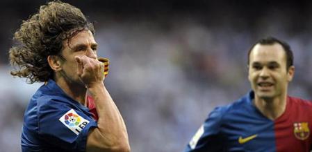 Carles Puyol, central del Barça, celebra un gol ante el Madrid el día del 2-6 en el Bernabeu