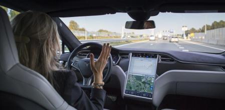 Los coches Tesla disponen del Autopilot, un sistema de conducción autónoma