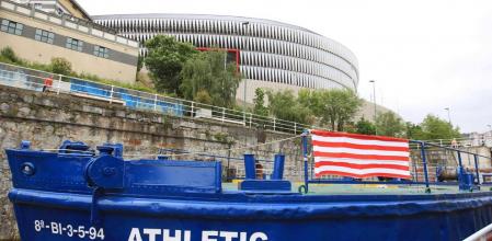Vista de la Gabarra, el barco utilizado por los jugadores del Athletic de Bilbao para festejar sus títulos y surcar la ría de Bilbao con la afición.