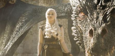 Emilia Clarke en 'Juego de tronos'.