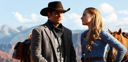 James Marsden y Evan Rachel Wood en un fotograma de ‘ Westworld’