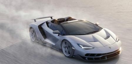 El color gris con acabado mate ha sido el escogido para bañar la carrocería del nuevo roadster italiano