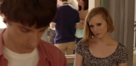 Oksana (Laia Manzanares) quiere levantar pasiones en el instituto Àngel Guimerà.