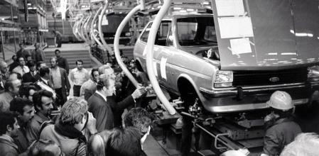 El rey Juan Carlos I acudió a la planta de Almussafes en 1976, año en el que inició su actividad fabricando el Ford Fiesta