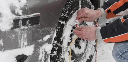 En determinadas situaciones es imprescindible montar cadenas de nieve para seguir circulando con el coche