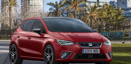 Los faros Full LED triangulares y los icónicos gráficos de las luces de día hacen que el Ibiza sea inmediatamente reconocible