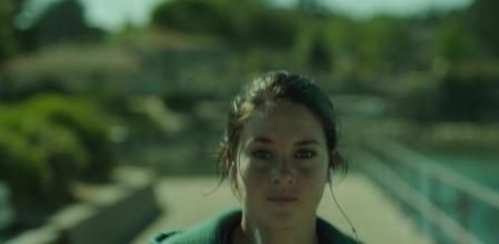 Shailene y su reproductor, inseparables.