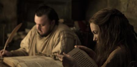 Sam (Dickon Tarly) se está formando como maestre al lado de Gilly (Hannah Murray).