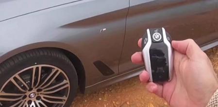 Probamos el nuevo BMW Serie 5 y su sistema de aparcamiento remoto con llave inteligente