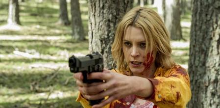 Maggie Civantos cubierta de sangre en 'Vis a vis'.