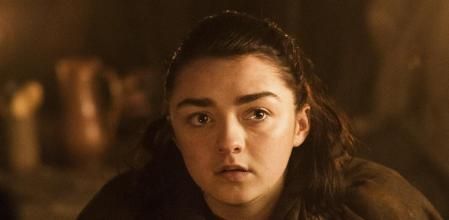 Maisie Williams como Arya Stark.