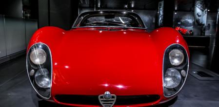 El Alfa Romeo 33 Stradale se presentó el 31 de agosto de 1967 en Monza.