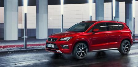 Estéticamente, la versión FR destaca por su traje deportivo y dinámico