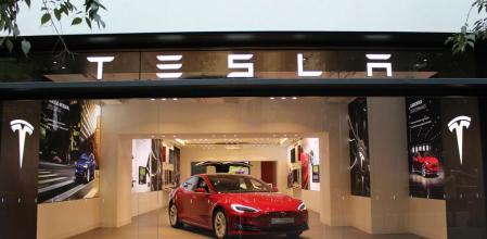 Tienda Tesla en la calle Rosselló de Barcelona