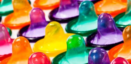 Preocupación por la nueva moda peligrosa de TikTok: pinchar preservativos en supermercados