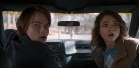 Stranger things 2: Charlie Heaton y Natalia Dyer.