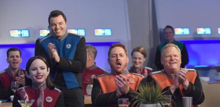 Halston Sage, Seth MacFarlane, Scott Grimes y Larry Joe Campbell