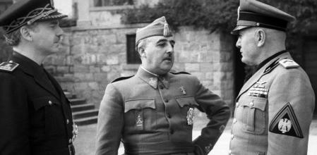 Franco, en el centro, entre Ramón Serrano Súñer y Benito Mussolini, en Bordighera en 1941&nbsp;