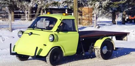 La plataforma de carga de este BMW Isetta 600 está fabricada de madera brasileña de Balau.