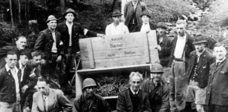 Componentes de los Monuments Men en la entrada de la mina de sal de Altaussee