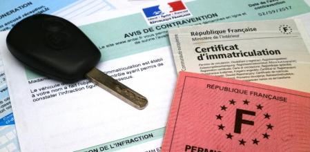 Cuando viajamos al extranjero hay que llevar la documentación original del coche