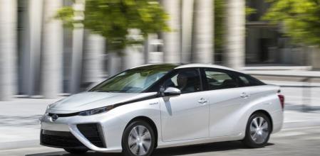 El Mirai es uno de los vehículos que funciona con pila de combustible de Toyota