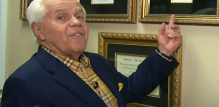 Un pastor evangélico millonario pide donar más dinero a su iglesia para acelerar la llegada de Jesús