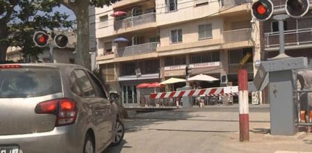 Paso a nivel con barreras en Calella