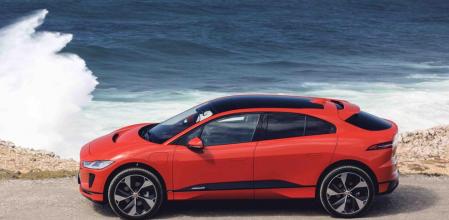 E I-Pace ofrece un diseño exterior aerodinámicamente muy eficiente y un amplio interior