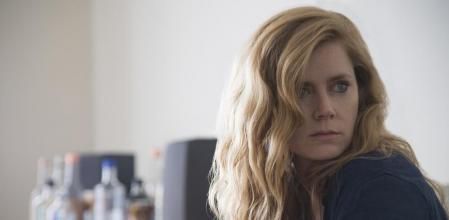 Amy Adams en 'Heridas abiertas' de HBO España.