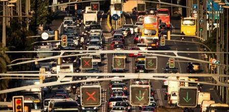 La Avinguda Diagona de Barcelona, puerta de acceso y salida de la ciudad, es un punto donde son frecuentes las retenciones de tráfico&nbsp;