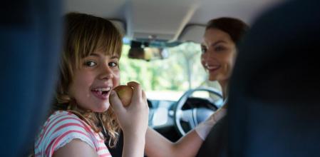 Hay alimentos muy cómodos de comer en el coche