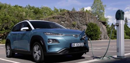 La marca anuncia 54 minutos para recargar el 80% de la batería del Kona eléctrico en una toma rápida de 100 kW